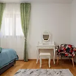 Mirela's Golden Luxury *