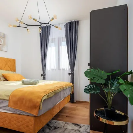 Daire Mirela's Golden Luxury Split