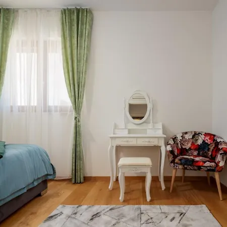 Mirela's Golden Luxury *