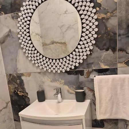 Mirela's Golden Luxury דירה *