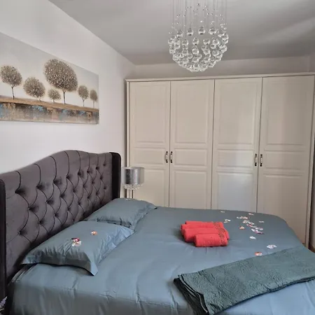 Mirela's Golden Luxury