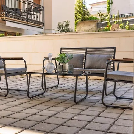 Mirela's Golden Luxury 公寓