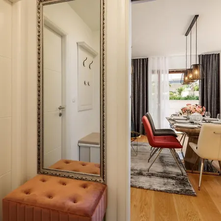 Apartment Mirela's Golden Luxury *