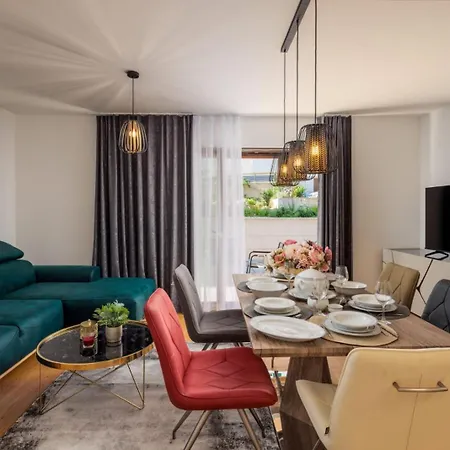 Mirela's Golden Luxury *