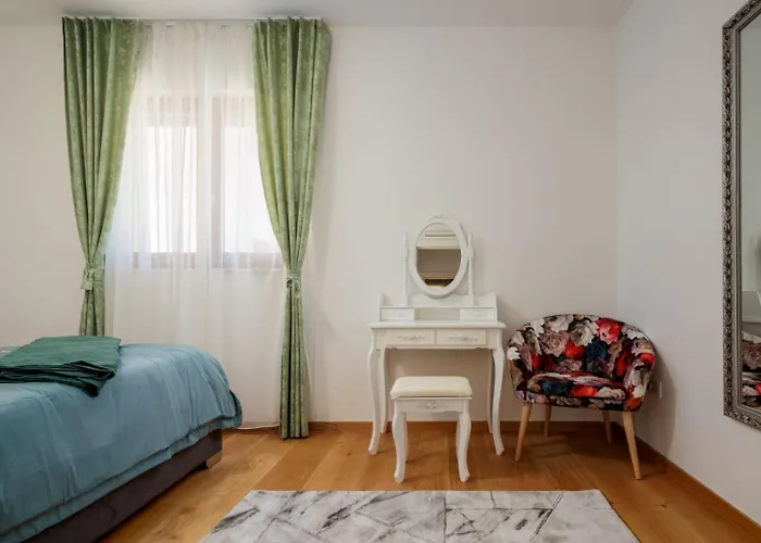 Mirela's Golden Luxury *