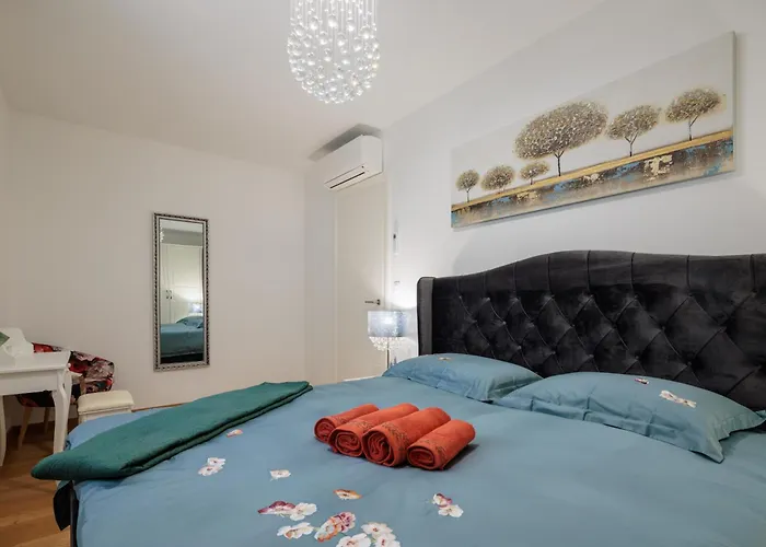 Mirela's Golden Luxury Apartament Split