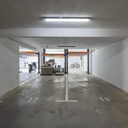 Mirela's Golden Luxury شقة