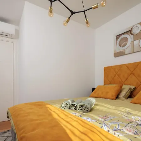 شقة Mirela's Golden Luxury *